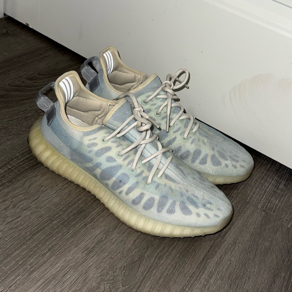 Yeezy 350 V2 Mono Ice